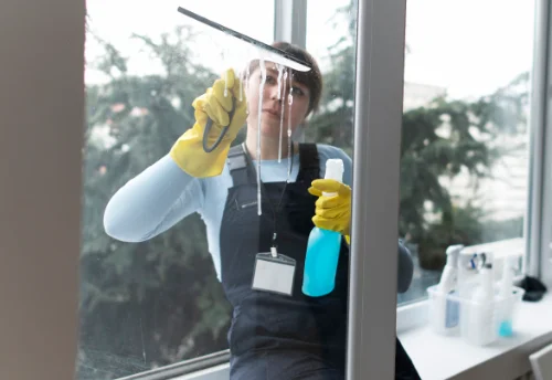 Nettoyage de vitres intérieures et extérieures au Faou